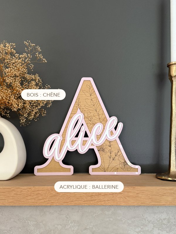 Lettrine décorative en bois et acrylique avec prénom personnalisé et calligraphié à la main - Motif floral – Image 2